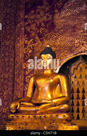 Wat Phra Singh Woramahaviharn in Chiang Mai Thailandia. Foto Stock