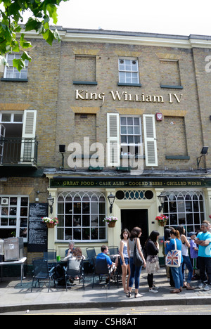 King William IV public house di Hampstead a Londra, Inghilterra Foto Stock