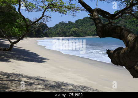 Playa Puerto Escondido noto anche come Playa Cuatro parco nazionale Manuel Antonio, Costa Rica, America Centrale Foto Stock