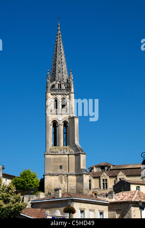 Torre campanaria della chiesa monolitica St Emilion Gironde Aquitaine Francia Foto Stock