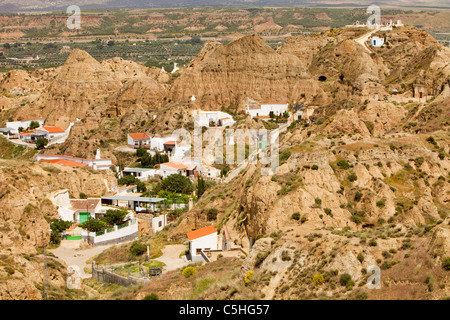 Grotta di vecchie case in Guadix, Andalusia. Fino a 10.000 persone che ancora giacciono nel raffreddare case sotterraneo scavato nella roccia, Foto Stock