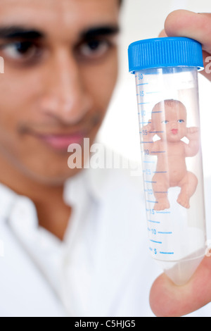 Tubo di prova baby, immagine concettuale Foto Stock