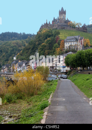 Sul Reichsburg, Wahrzeichen von Cochem Mosel, castello di Cochem, punto di riferimento di Cochem, Moselle Foto Stock