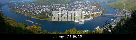 Blick auf die Moselschleife bei Bernkastel-Kues, Mosel, vista sulla Moselle curva Foto Stock