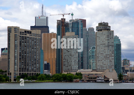 Il quartiere finanziario di Toronto skyline compresi Westin Harbour Castle toronto come visto dal lago ontario canada Foto Stock