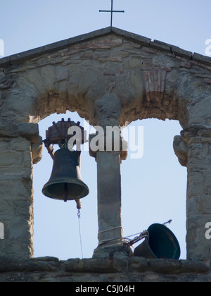 Abbandonate le campane della chiesa di Cortona, Italia Foto Stock