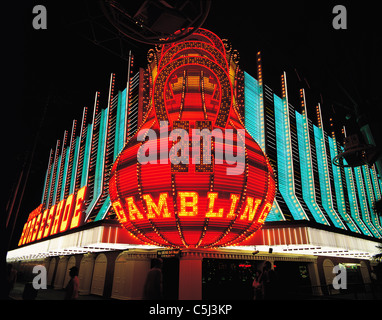 Lucky Casino a ferro di cavallo illuminato con le insegne al neon di Las Vegas, Nevada, STATI UNITI D'AMERICA Foto Stock