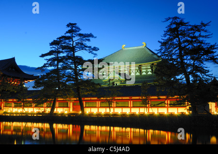 Esterno di Todaiji, l'edificio in legno più grande del mondo e un Sito Patrimonio Mondiale dell'UNESCO a Nara, Giappone. Foto Stock