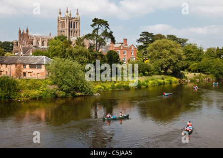 Hereford Cathedral e il fiume Wye, Hereford, Herefordshire Foto Stock