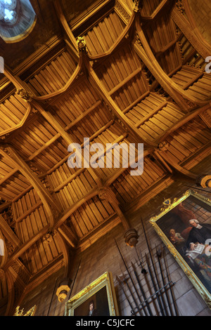 Soffitto in legno teak del re Hall, Bamburgh Castle Bamburgh, Northumberland, England Regno Unito Foto Stock