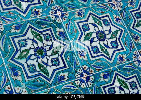 Piastrelle di Iznik presso il Palazzo di Topkapi, Istanbul, Turchia Foto Stock