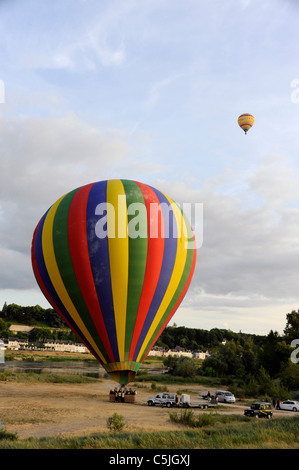 Mongolfiere decollo al castello di Chaumont,Chaumont-sur-Loire, Valle della Loira patrimonio mondiale UNESCO, Loir-et-Cher,Touraine,Francia, Foto Stock