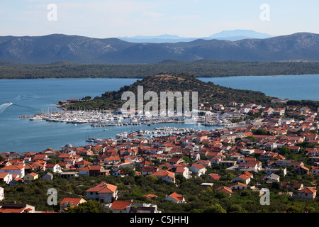 Città Murter presso le isole di Kornati Parco Nazionale in Croazia Foto Stock