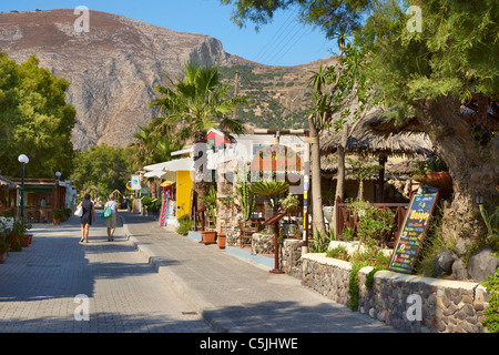 Villaggio costale Kamari, isola di Santorini, Cicladi, Grecia Foto Stock