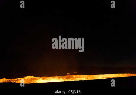 Turkmenistan - il deserto del Karakum - Darvaza gas naturale cratere Foto Stock