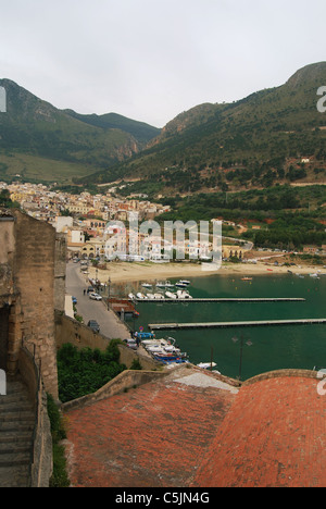 Habour a Castellamare del Golfo, Sicilia, Italia - una bellissima cittadina sulla costa settentrionale della Sicilia non lontano da Palermo Foto Stock