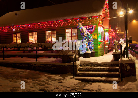 Una tempesta di neve in Wrightwood, California. Foto Stock