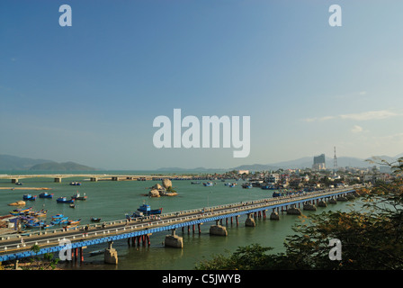 Asia Vietnam Nha Trang. Cai estuario del fiume. Nha Trang la flotta peschereccia mori sul fiume Cai appena a nord del centro della citta'. Foto Stock