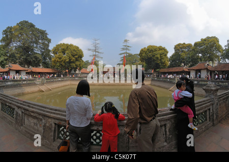 Asia Vietnam Hanoi. Tempio della Letteratura (Van Mieu). Ben celeste della chiarezza (Thien Quang Tinh). Foto Stock