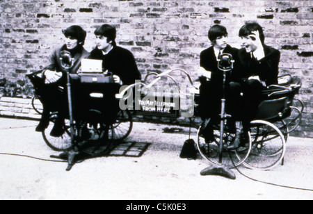 GEORGE HARRISON JOHN LENNON Ringo Starr PAUL MCCARTNEY RICHARD LESTER (DIR) Foto Stock