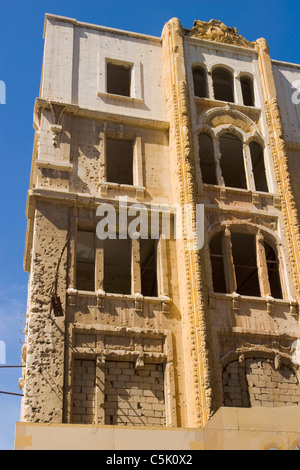 Edificio danneggiato in guerra, Downtown, Beirut, Libano Foto Stock