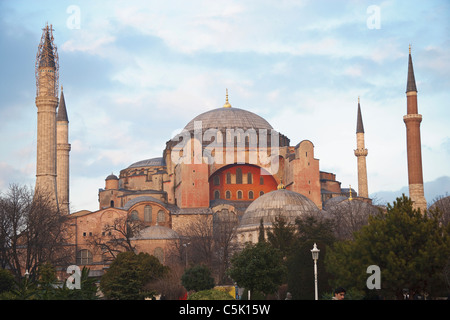 Hagia Sophia (inaugurato dall'imperatore bizantino Giustiniano in ANNUNCIO 537), Istanbul, Turchia Foto Stock