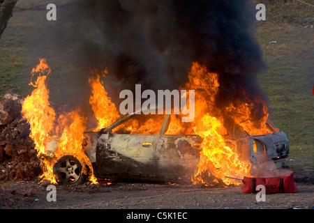 Auto in fiamme Foto Stock