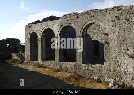 L'Albania. Shkodra. Santo Stefano rovine della chiesa all'interno del castello di Rozafa. Foto Stock