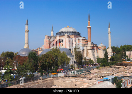 Hagia Sophia (inaugurato dall'imperatore bizantino Giustiniano nel 537 D.C.), Istanbul, Turchia Foto Stock