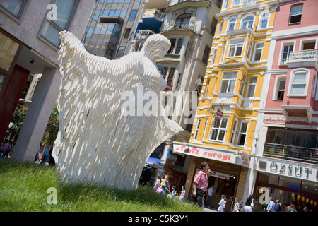 Akdeniz scultura di Ilhan Koman in Galatasaray su Viale Istiklal Beyoglu, Istanbul - 2010 Capitale Europea della Cultura - Foto Stock