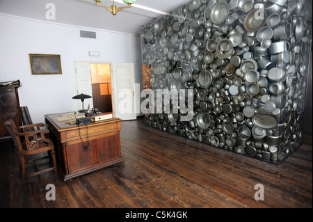 Oskar Schindler's desk dentro la sua vecchia fabbrica in Cracovia che è ora un museo Foto Stock