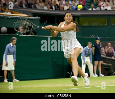 Marion BARTOLI (FRA) in azione durante il 2011 Wimbledon Tennis Championships Foto Stock