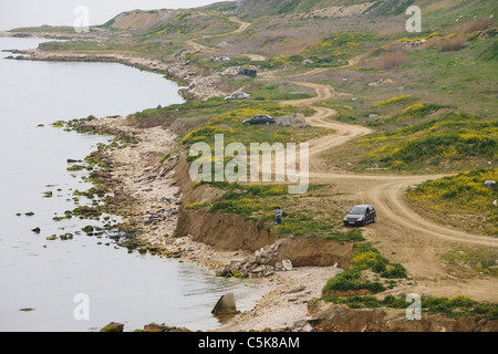 Vista aerea di vetture parcheggiate dall'Buyukcekmece costa, Istanbul, Turchia Foto Stock