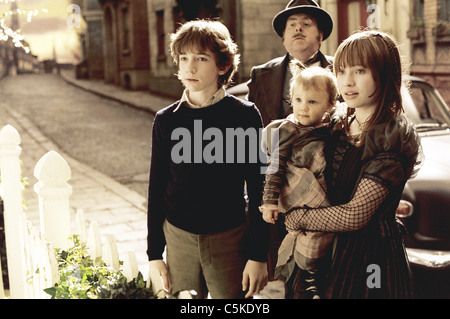 Lemony Snicket una serie di sfortunati eventi Anno : 2004 - USA Liam Aiken, Emily Browning, Timothy Spall Direttore : Brad Silberling Foto Stock