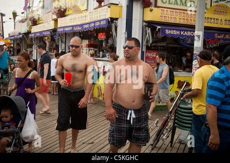 Le aziende sul lungomare a Coney Island a Brooklyn in New York Foto Stock