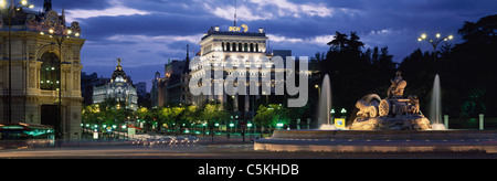 Plaza de la Cebeles di notte a Madrid, Spagna. Foto Stock