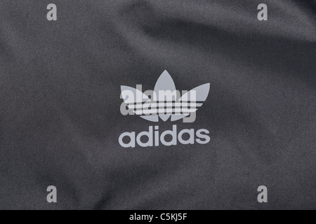 Adidas Parigi gamma abbigliamento uomo giacca a vento giacca full zip con cappuccio in nylon. Con il logo di trifoglio. Foto Stock