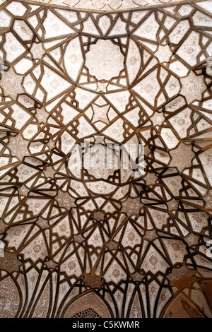 Pitture Murali in tecnica sgraffito (1560-1580), Nain, provincia di Isfahan, Iran Foto Stock