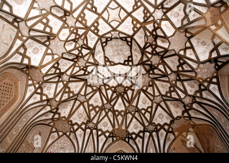 Pitture Murali in tecnica sgraffito (1560-1580), Nain, provincia di Isfahan, Iran Foto Stock