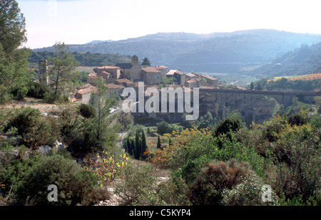 Sole autunnale sul fortificato Paese Cataro di Minerve, Herault, Languedoc-Roussillon, F rance Foto Stock