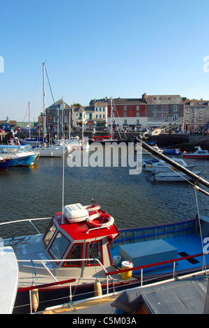 Padstow Porto nel tardo pomeriggio di sole, Cornwall, England, Regno Unito, Europa Foto Stock