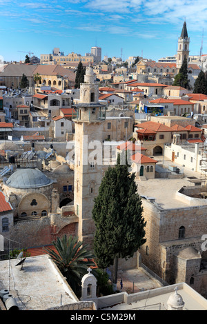 Vista della città vecchia da Redemeer campanile della chiesa di Gerusalemme, Israele Foto Stock