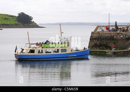 Il traghetto 'Duchess di Cornwall' attracco a St.Mawes. Foto Stock