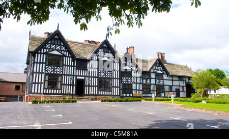 L', nel 2011, restaurata Old Hall Hotel a Sandbach CHESHIRE REGNO UNITO Foto Stock