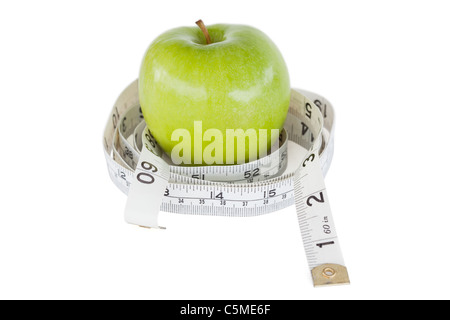 Mela Verde cerchiato con un nastro di misurazione Foto Stock