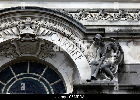 Particolare della facciata del municipio di Cardiff e Cardiff, South Glamorgan, Wales, Regno Unito Foto Stock