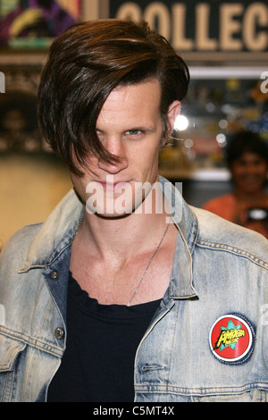 MATT SMITH MEDICO CHE FIRMA DVD HOLLYWOOD Los Angeles California USA 26 Luglio 2011 Foto Stock