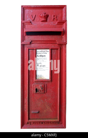 Victorian montato a parete post box, con ampia apertura modifica, come un intaglio. Foto Stock