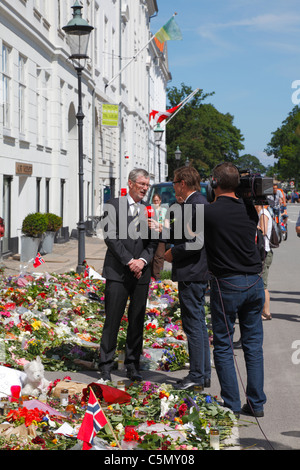 Mer 27 Luglio 2011 - L'Ambasciatore norvegese per la Danimarca, Jørg Willy Bronebakk, essendo intervistato dalla televisione danese2 Foto Stock