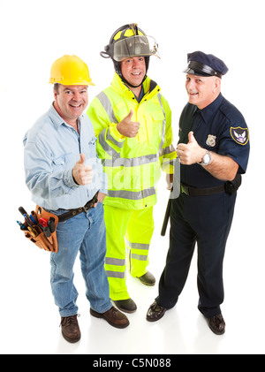 Un gruppo di operai - Operaio edile, vigile del fuoco, poliziotto - dando thumbsup segno. Corpo pieno isolato. Foto Stock